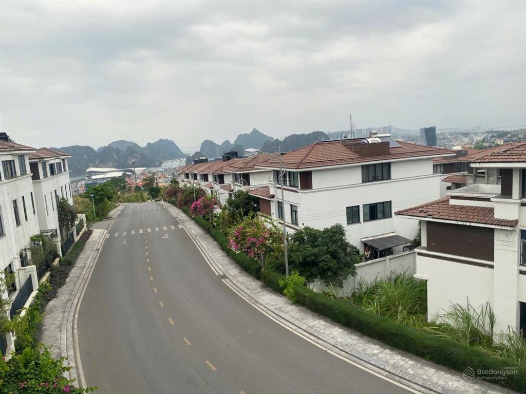 Cho thuê biệt thự flc hạ long 3 tầng, full nội thất, 3pn, phù hợp ở hoặc làm văn phòng.