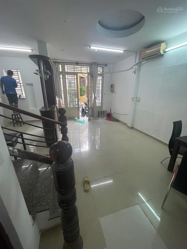 Chính chủ cho thuê nhà nguyên căn 1 trệt 1 lầu 2pn 2wc 42m2 gần chợ tân định quận 1