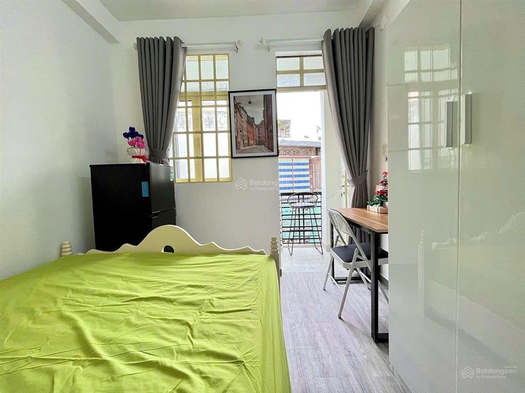 Chính chủ cho thuê phòng ban công full nội thất ngay phố phan xích long gần ngã tư phú nhuận
