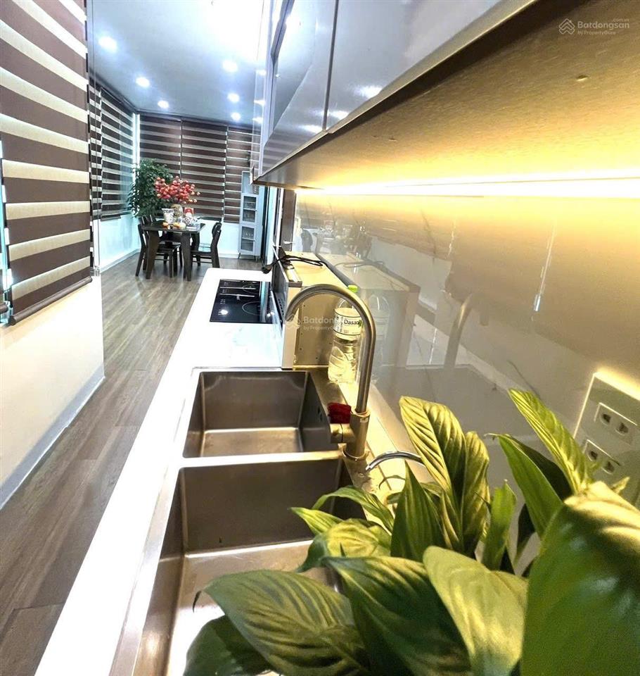 Chính chủ bán nhà tôn đức thắng 5 tầng thang máy , dt 45m , mt 8m . ngõ ôtô tránh , kinh doanh