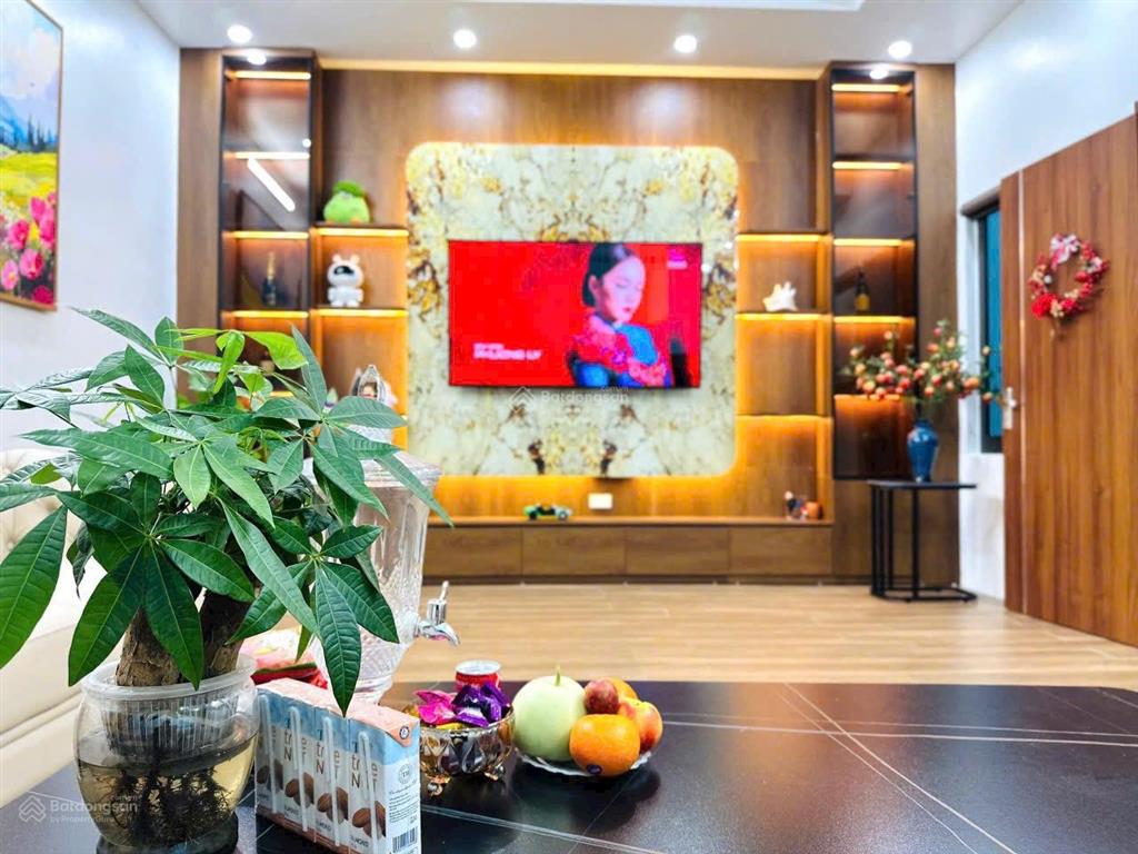 Chính chủ bán nhà tôn đức thắng 5 tầng thang máy , dt 45m , mt 8m . ngõ ôtô tránh , kinh doanh
