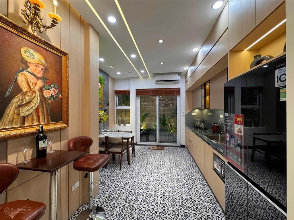 Bán nhà phân lô lõi đống đa 6 tầng thang máy nhập khẩu 15m ra ôtô 42m , mt 3,9m . giá 12,5 tỷ