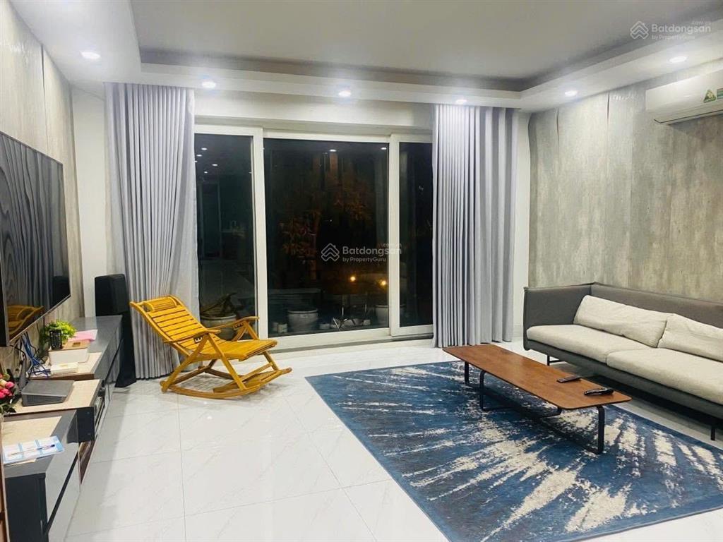 Chính chủ gửi bán nhà phân lô ôtô tránh gần hồ hoàng cầu kinh doanh hàng xóm quận uỷ 57m ,7 tầng tm