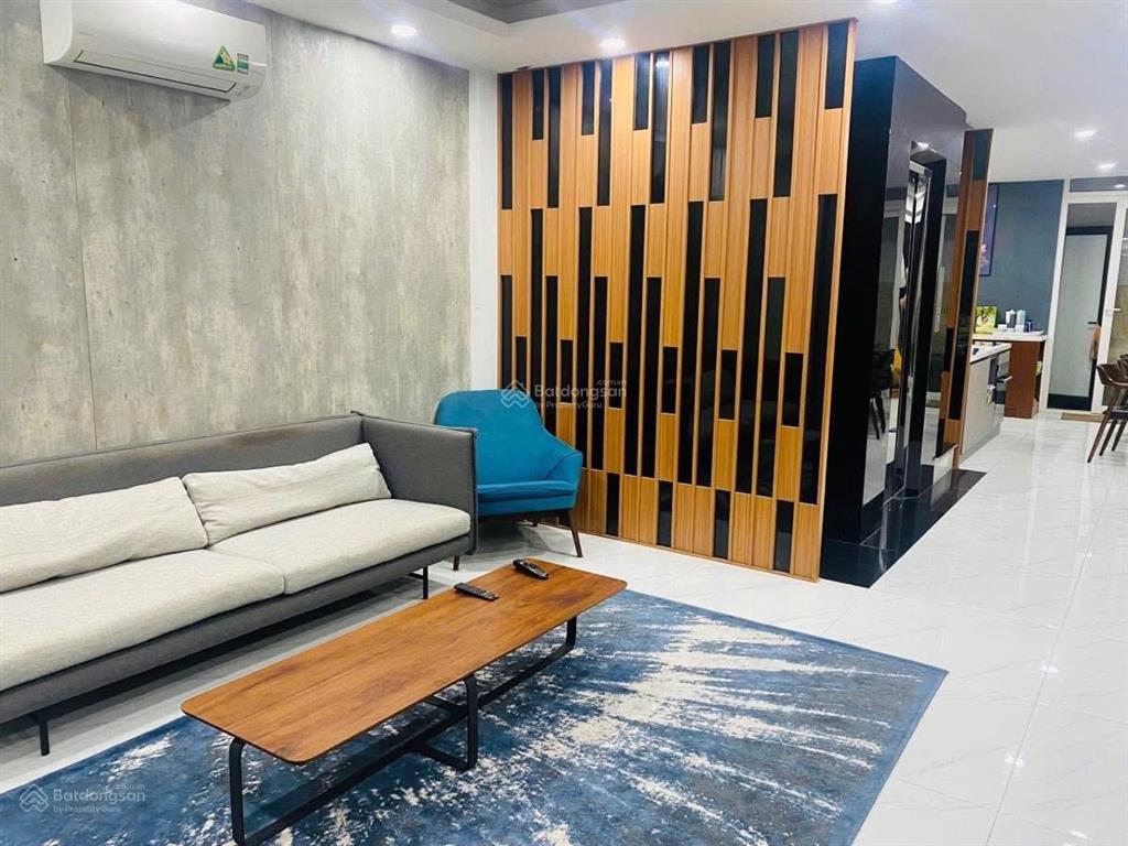 Chính chủ gửi bán nhà phân lô ôtô tránh gần hồ hoàng cầu kinh doanh hàng xóm quận uỷ 57m ,7 tầng tm