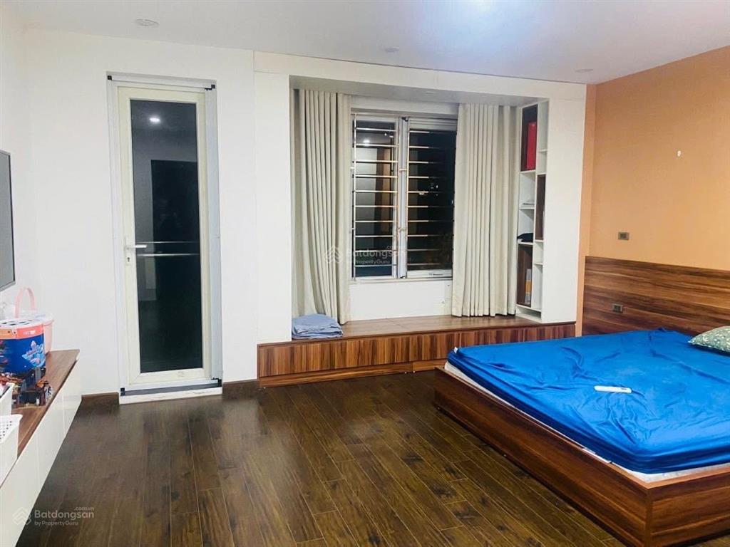 Chính chủ gửi bán nhà phân lô ôtô tránh gần hồ hoàng cầu kinh doanh hàng xóm quận uỷ 57m ,7 tầng tm