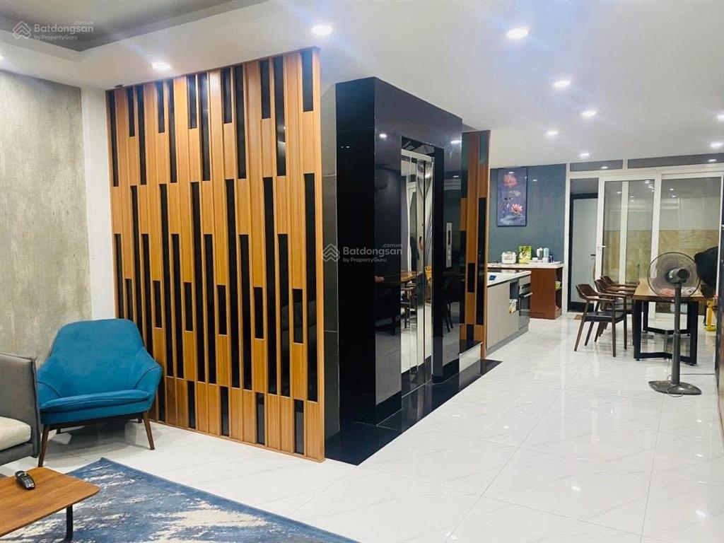 Chính chủ gửi bán nhà phân lô ôtô tránh gần hồ hoàng cầu kinh doanh hàng xóm quận uỷ 57m ,7 tầng tm