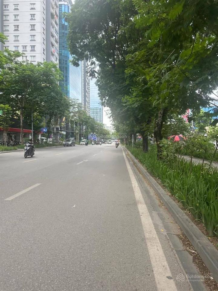 Chính chủ gửi bán nhà phân lô ôtô tránh gần hồ hoàng cầu kinh doanh hàng xóm quận uỷ 57m ,7 tầng tm