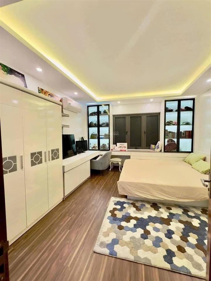 Bán gấp siêu phẩm dân xây nhà riêng tại phố nam đồng gần hồ đắc di 7 tầng thang máy vị trí đẹp