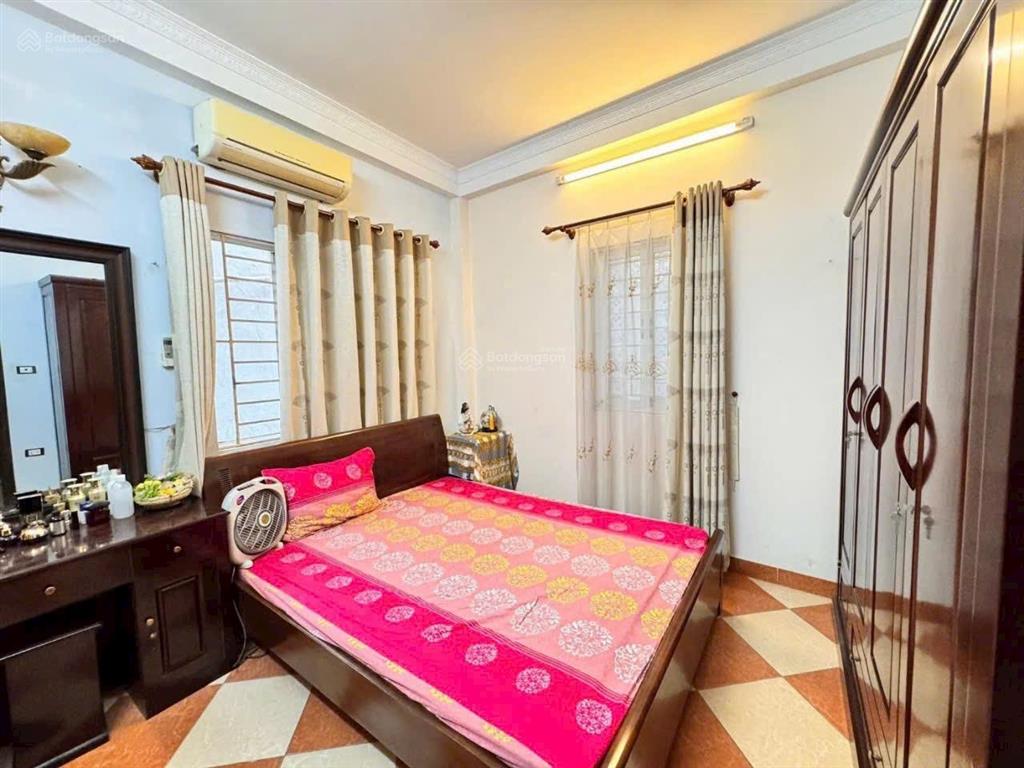 Lô góc nhà riêng phố thái thịnh ngõ rộng nhà khung cột 5 tầng, dt 45m, mt 3,6m. giá 13,2 tỷ