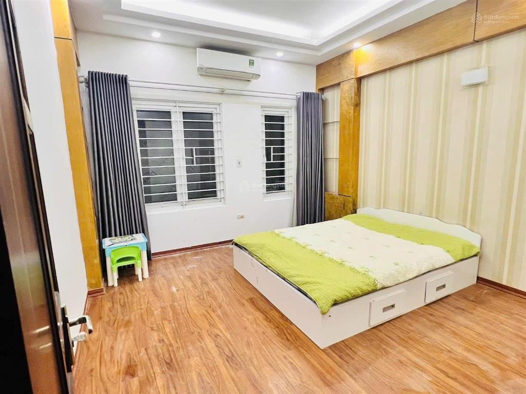 Nhà bằng liệt khu phân lô ngõ rộng 4m, dân xây khung cột dt 38m, 5 tầng, mt 4m. giá 7,7 tỷ