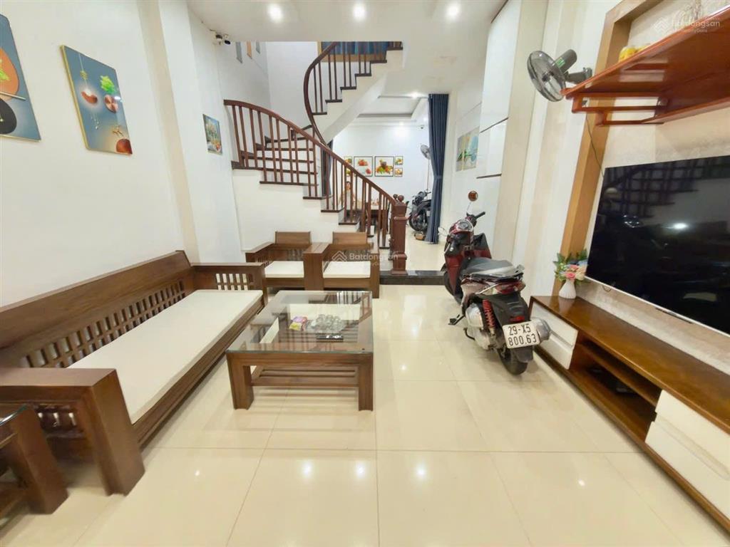 Nhà bằng liệt khu phân lô ngõ rộng 4m, dân xây khung cột dt 38m, 5 tầng, mt 4m. giá 7,7 tỷ