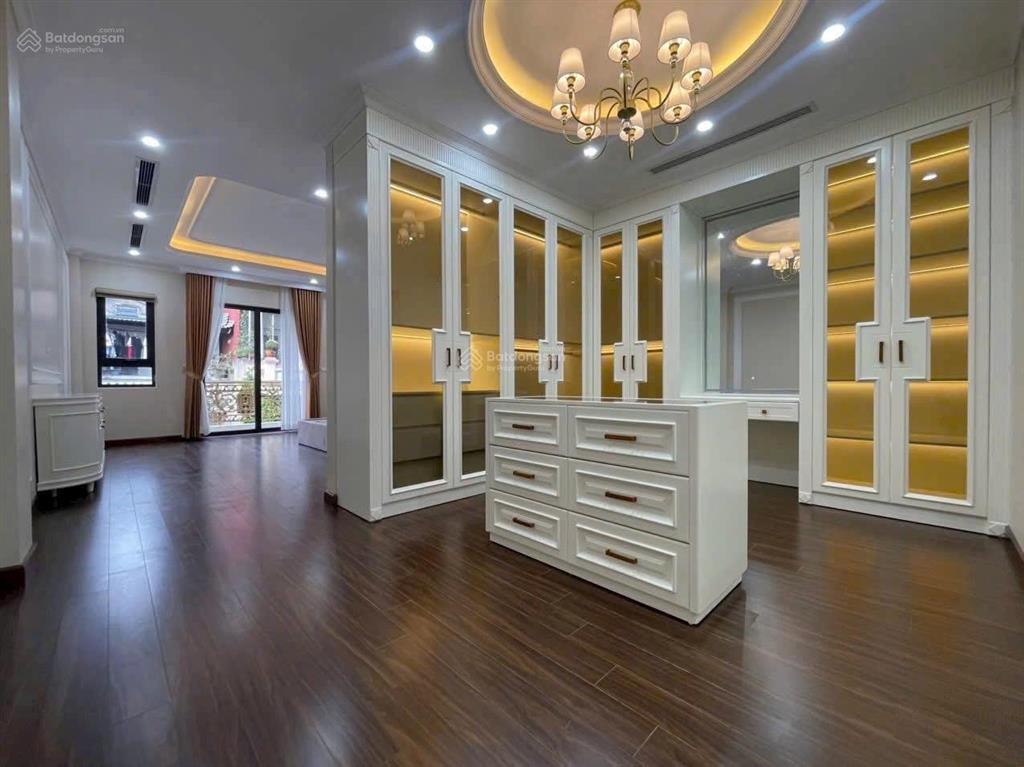 Bán nhà cát linh ô tô tránh 6 tầng thang máy, kdvp, 85m2, mt 5,5m. nhà 2 thoáng. giá 24 tỷ