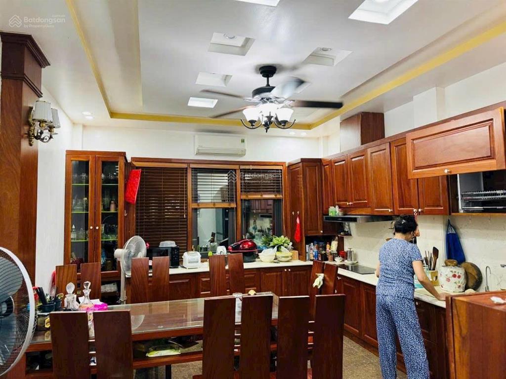 Chính chủ gửi bán nhà phân lô vỉa hè rộng ngõ to như phố cả khu duy nhất 1 căn bán 60m , 6 tầng ,