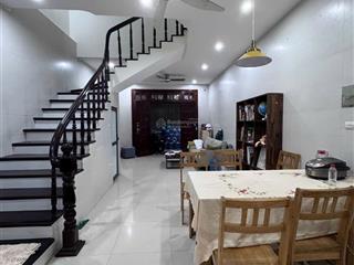 Phân lô vip hoàng cầu giá rẻ bất ngờ 2 mặt ngõ thoáng 10m ra ôtô gần hồ 55m, 5t, mt 4,5m. 13,2ty