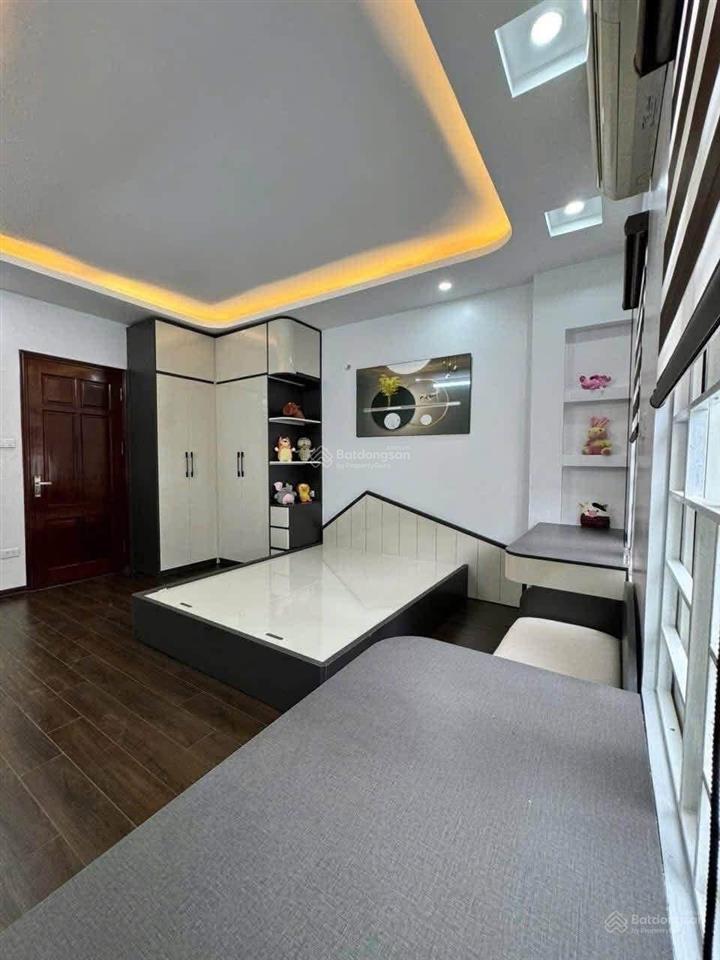 Bán nhà giá hời khu giá chỉ 7,3 tỷ nhà 5 tầng ngõ 37 bằng liệt vị trí đẹp dân xây gần phố