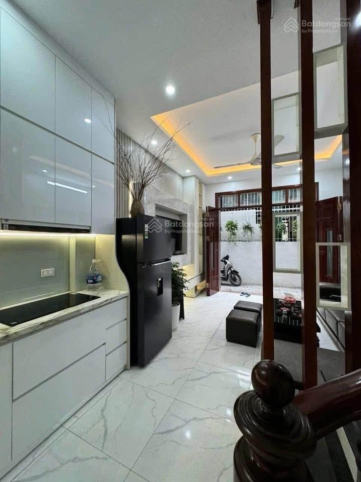 Bán nhà giá hời khu giá chỉ 7,3 tỷ nhà 5 tầng ngõ 37 bằng liệt vị trí đẹp dân xây gần phố