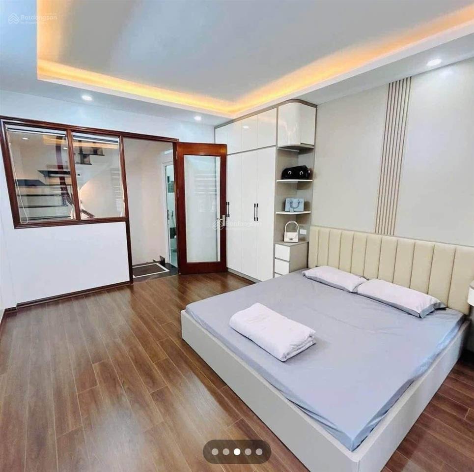 Bán nhà giá hời khu giá chỉ 7,3 tỷ nhà 5 tầng ngõ 37 bằng liệt vị trí đẹp dân xây gần phố