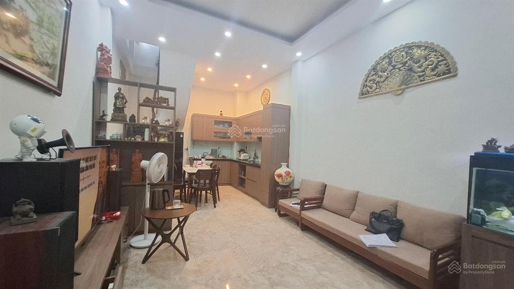 Phân lô  vỉa hè  ôtô tránh  nhà riêng phố thái hà  dân xây 35m , 4 tầng , mt 4m . giá 13,6 tỷ