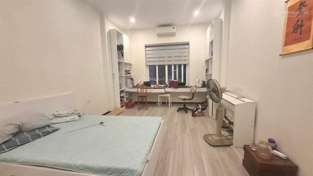 Phân lô  vỉa hè  ôtô tránh  nhà riêng phố thái hà  dân xây 35m , 4 tầng , mt 4m . giá 13,6 tỷ