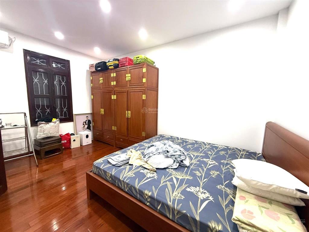 Chính chủ bán nhà phân lô linh đàm  50m ra hồ , ngõ 4m rộng giá 7,3 tỷ , 35m , xây 5 tầng , 4mmt