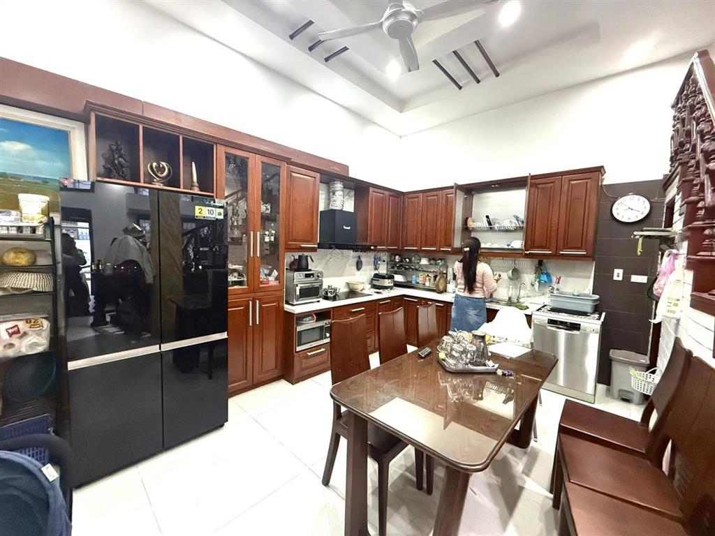 Chính chủ bán nhà phân lô linh đàm  50m ra hồ , ngõ 4m rộng giá 7,3 tỷ , 35m , xây 5 tầng , 4mmt