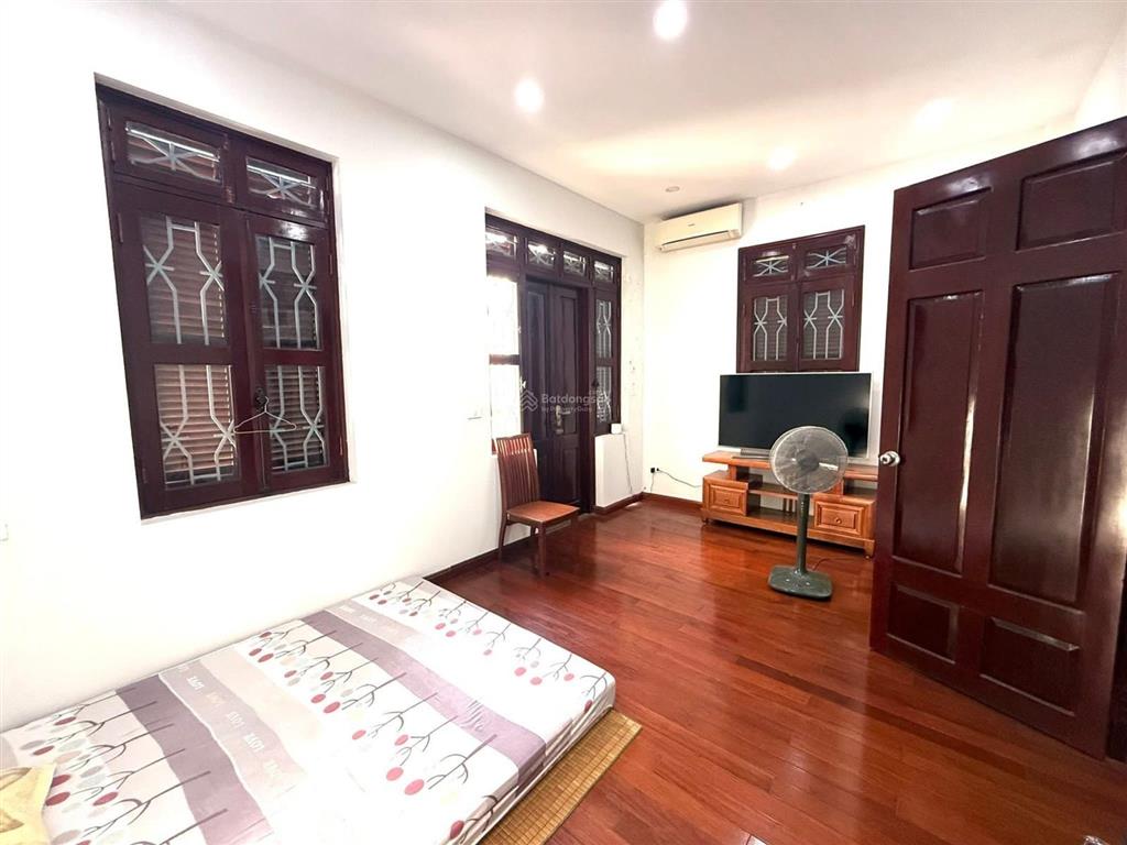 Chính chủ bán nhà phân lô linh đàm  50m ra hồ , ngõ 4m rộng giá 7,3 tỷ , 35m , xây 5 tầng , 4mmt