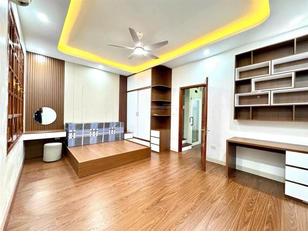 Bán nhà bằng liệt gần hồ linh đàm ngõ rộng , sổ phân lô 37m , 5 tầng , mt 4m . giá rẻ 7,5 tỷ