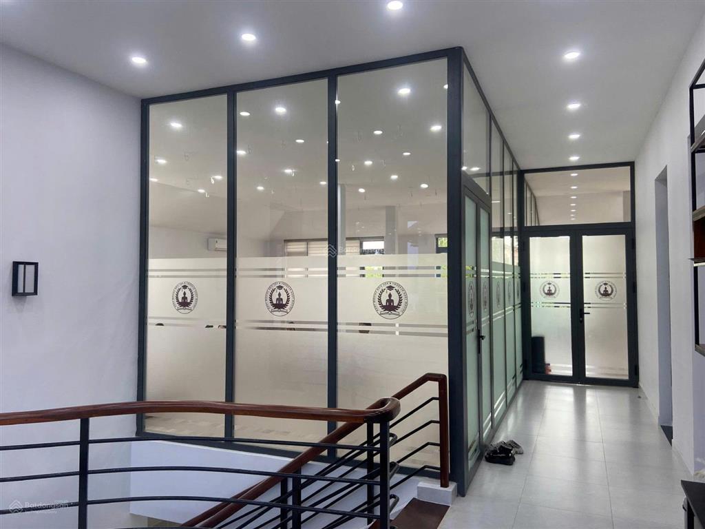 Bán tòa nhà 2 hầm 10 tầng đường út tịch q.tân bình khu sân baydt 13x20m, hđt 400tr/th giá 135tỷ