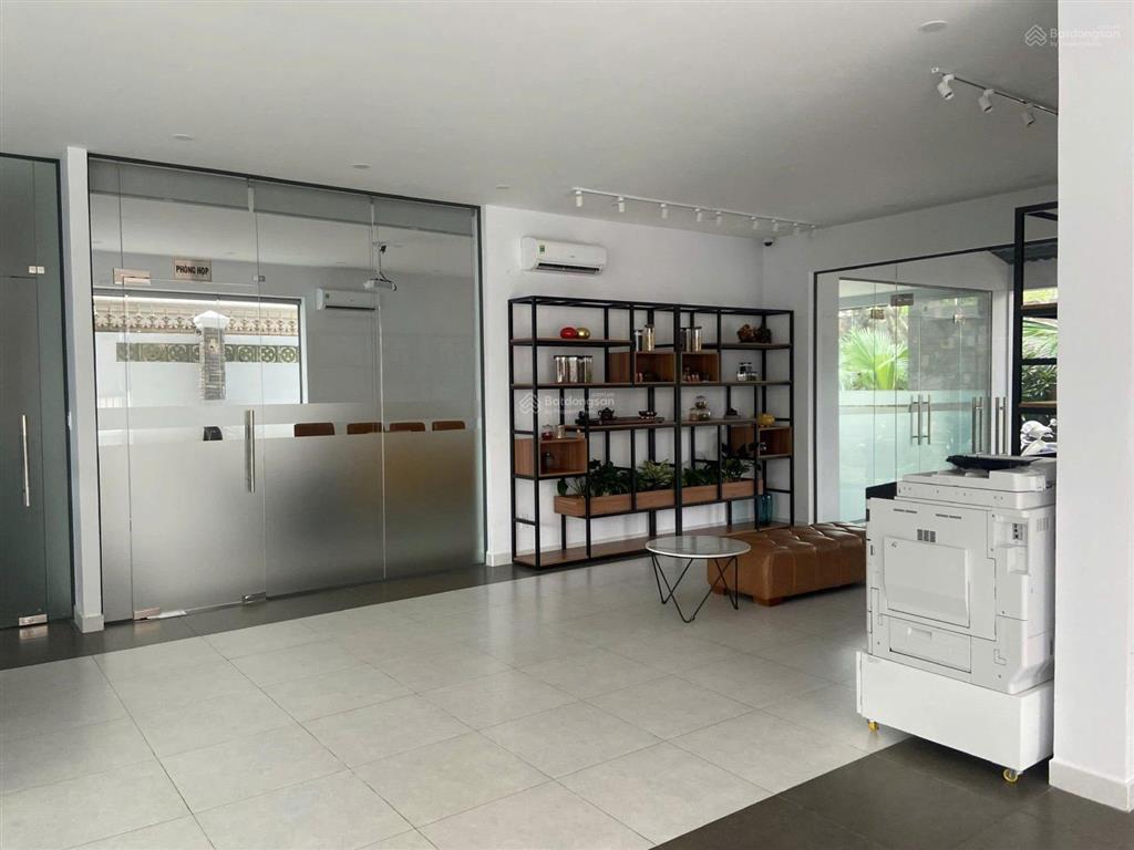 Bán tòa nhà 2 hầm 10 tầng đường út tịch q.tân bình khu sân baydt 13x20m, hđt 400tr/th giá 135tỷ