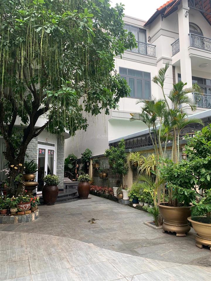 Bán siêu biệt thự hẻm vip ngô thời nhiệm, p6, q3  dt 20x25m 2 tầng giá 112 tỷ hdt 150 tr/th