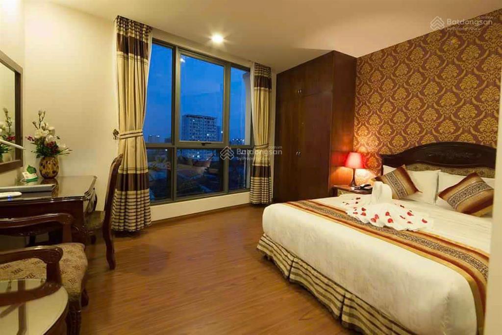 Bán tòa khách sạn vip nhất mặt tiền đường 3 tháng 2 p. 12 q10  14x32m 8 tầng 50 phòng giá 300 tỷ