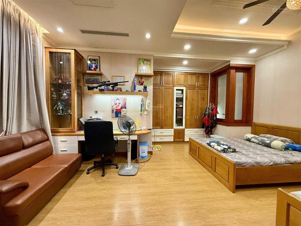 Bán khách sạn vip 40 phòng gần chợ bến thành quận 1  dt 8.2x20m hầm 8 lầu hđt 400tr/th giá 138 tỷ