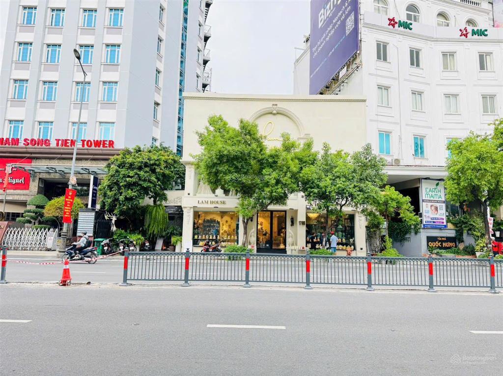 Vị trí thương hiệu ngang 19m mặt tiền nguyễn văn trỗi p.8 q.pn  dt 19x22m xây 10 lầu giá 133 tỷ