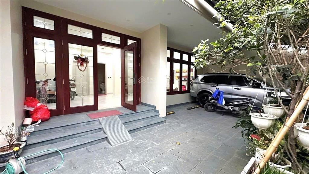 Bán biệt thự đẹp 5t lôgóc dt 129m2 mt10m  gara  gần cv hoà bìnhđường đỗ nhuậnxuân đỉnh. 35tỷ