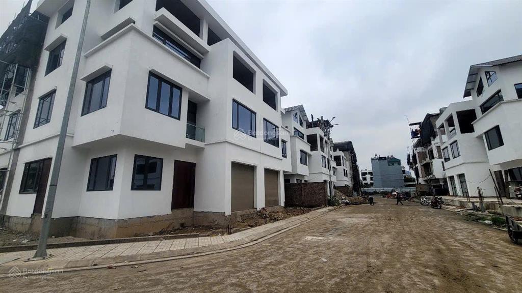 Bán toà nhà 6 tầng tại jade square 350m2mt 39mgara 6 xe ôtô 7 chỗlô gócphố nguyễn đình tứ. 96tỷ