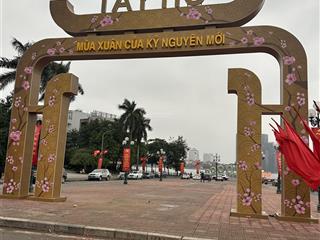 Bán nhà vị trí đẹp 4 tầng dt 17m2 mt 11.5m gần hồ tây  phố lạc long quân  trung tâm tây hồ. 26tỷ