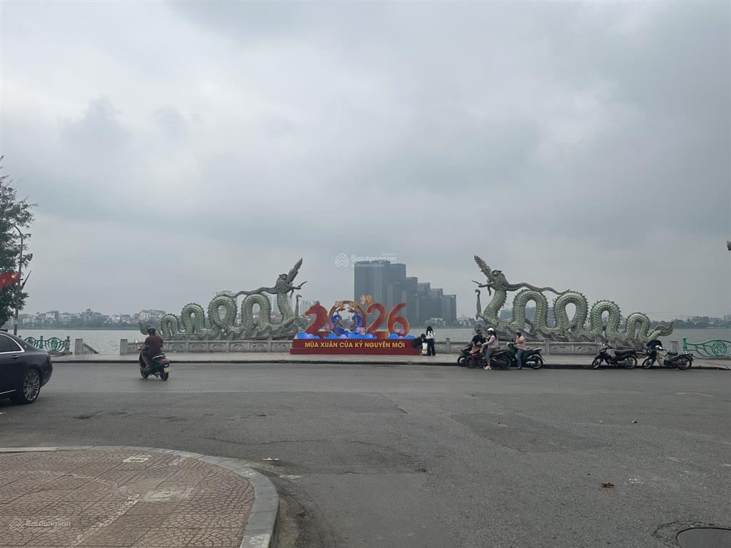 Bán nhà 5 tầng cạnh hồ tây dt 58m2mt 4.2mô tô đỗ cổnggần hồ tâyphố nhật chiêutây hồ.giá20.8tỷ