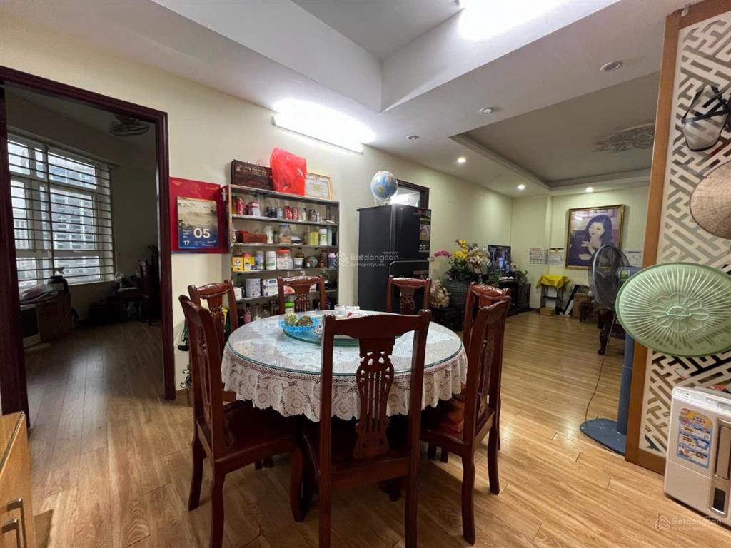 Bán nhà 5 tầng cạnh hồ tây dt 58m2mt 4.2mô tô đỗ cổnggần hồ tâyphố nhật chiêutây hồ.giá20.8tỷ