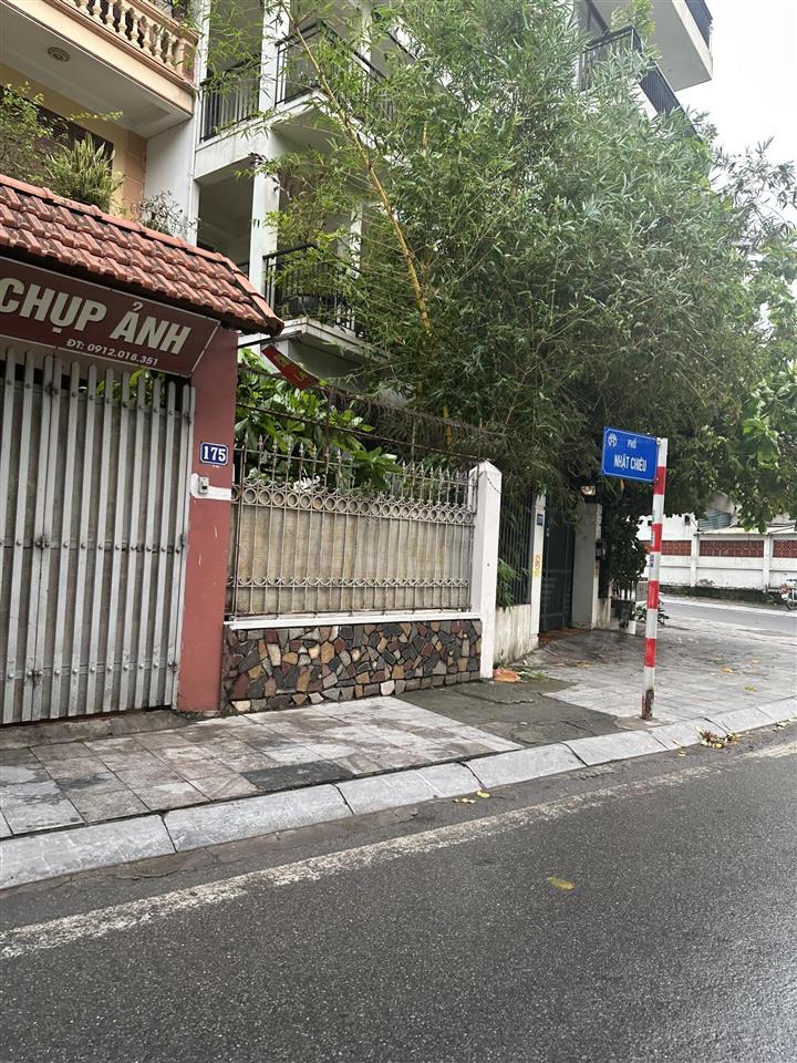 Bán nhà 5 tầng cạnh hồ tây dt 58m2mt 4.2mô tô đỗ cổnggần hồ tâyphố nhật chiêutây hồ.giá20.8tỷ