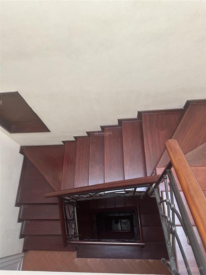 Bán nhà 5tầng giá rẻ, đẹpmặt hồ tây dt 99m2mt 6.2mgaravỉa hèmặt phố nhật chiêutây hồ.giá99tỷ