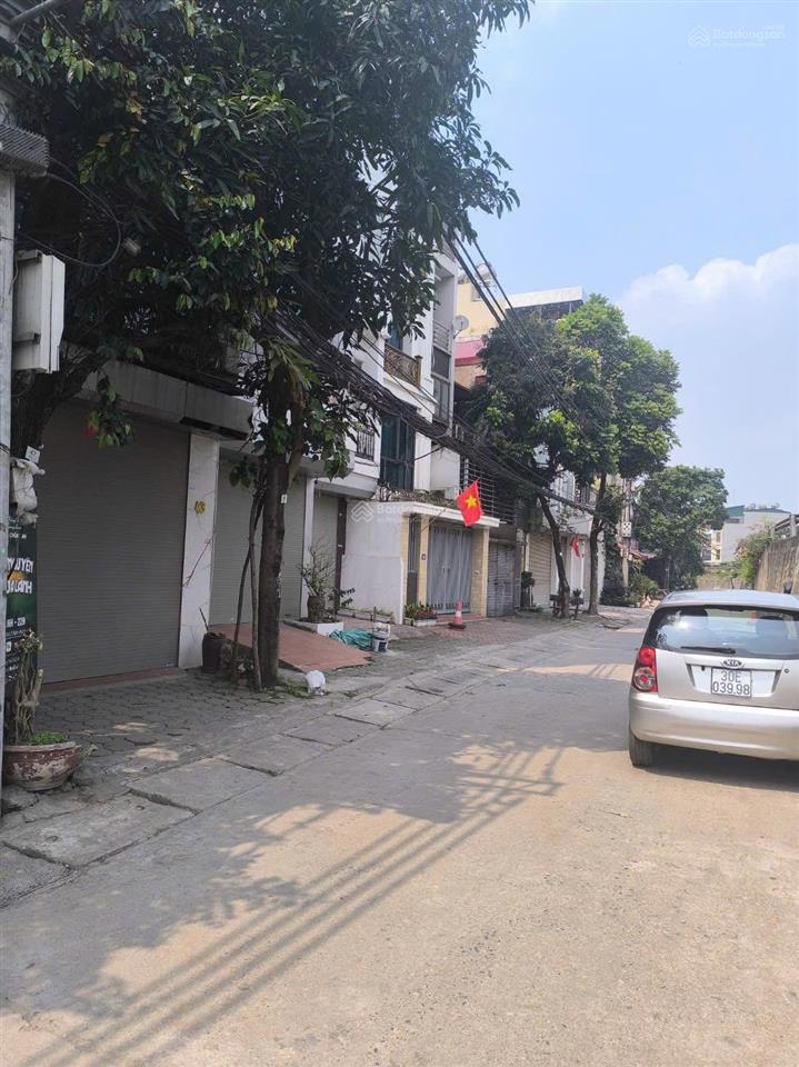 Bán nhà 2 tầng rẻ, đẹp mặt phố dt 101m2 mt 5mgaravỉa hèmặt phố phú xáphú thượngtây hồ.giá 25tỷ