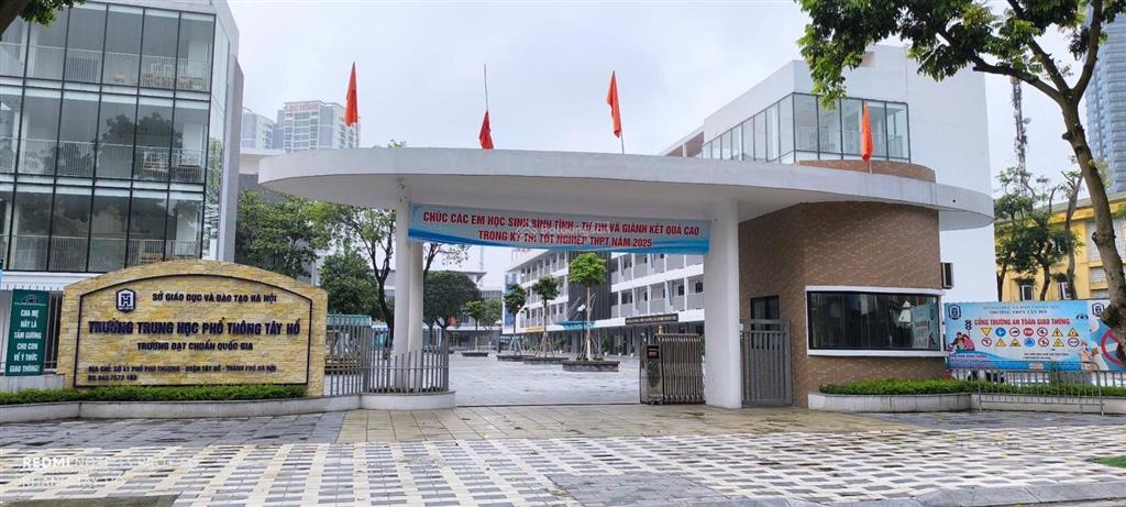 Bán nhà 2 tầng rẻ, đẹp mặt phố dt 101m2 mt 5mgaravỉa hèmặt phố phú xáphú thượngtây hồ.giá 25tỷ