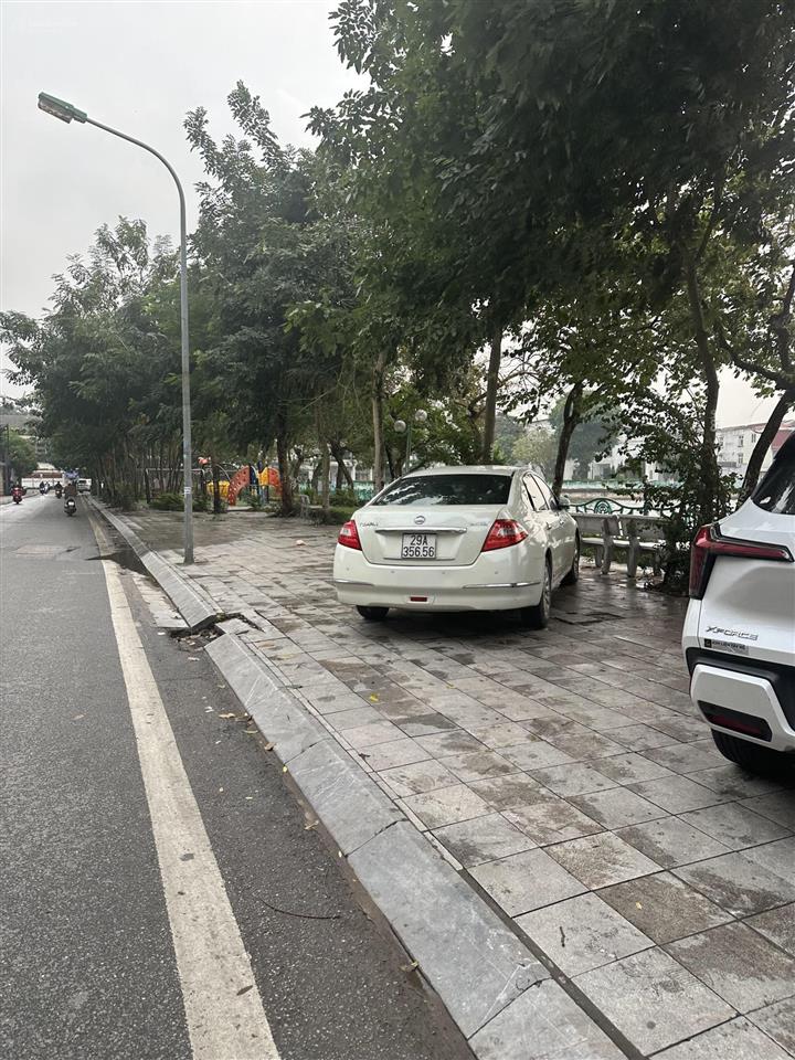 Bán nhà 5 tầng view hồ tây dt 63m2mt 4mnhà 2 thoáng ôtô đỗ cổnggần phố nhật chiêutây hồ.giá19đ