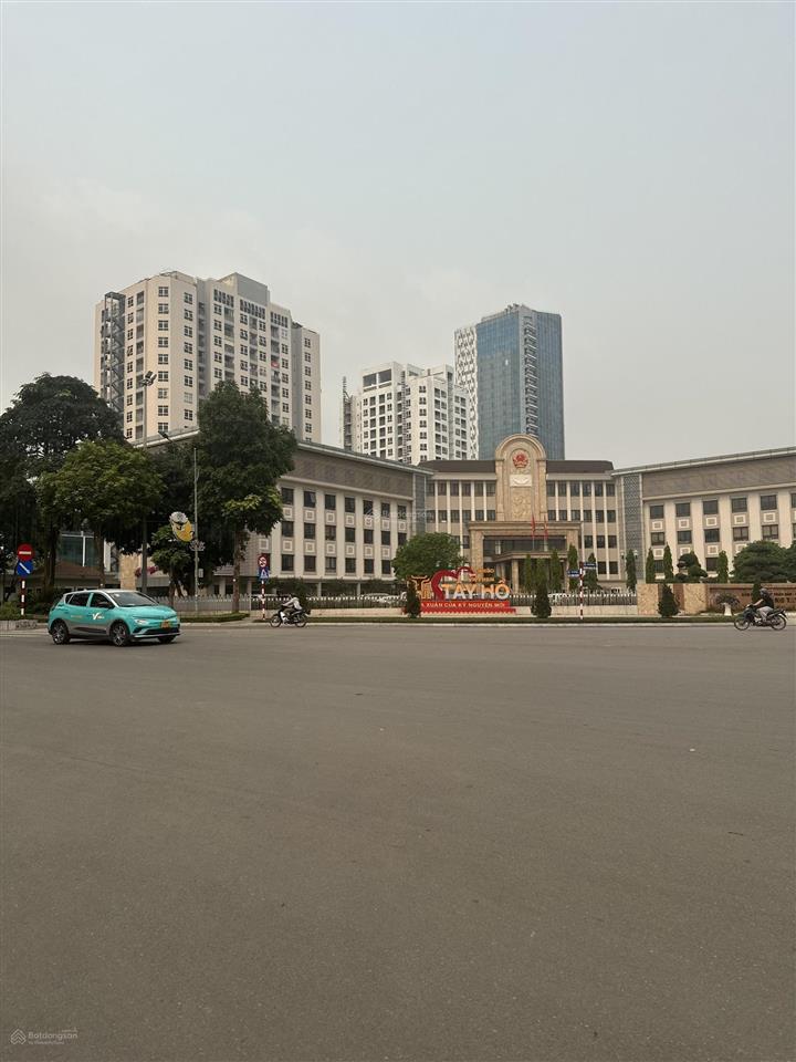 Bán nhà 5 tầng view hồ tây dt 63m2mt 4mnhà 2 thoáng ôtô đỗ cổnggần phố nhật chiêutây hồ.giá19đ