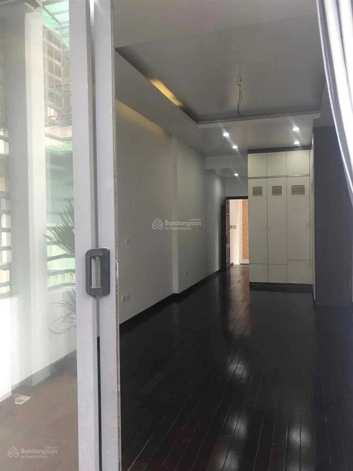 Bán nhà 5 tầng view hồ tây dt 63m2mt 4mnhà 2 thoáng ôtô đỗ cổnggần phố nhật chiêutây hồ.giá19đ