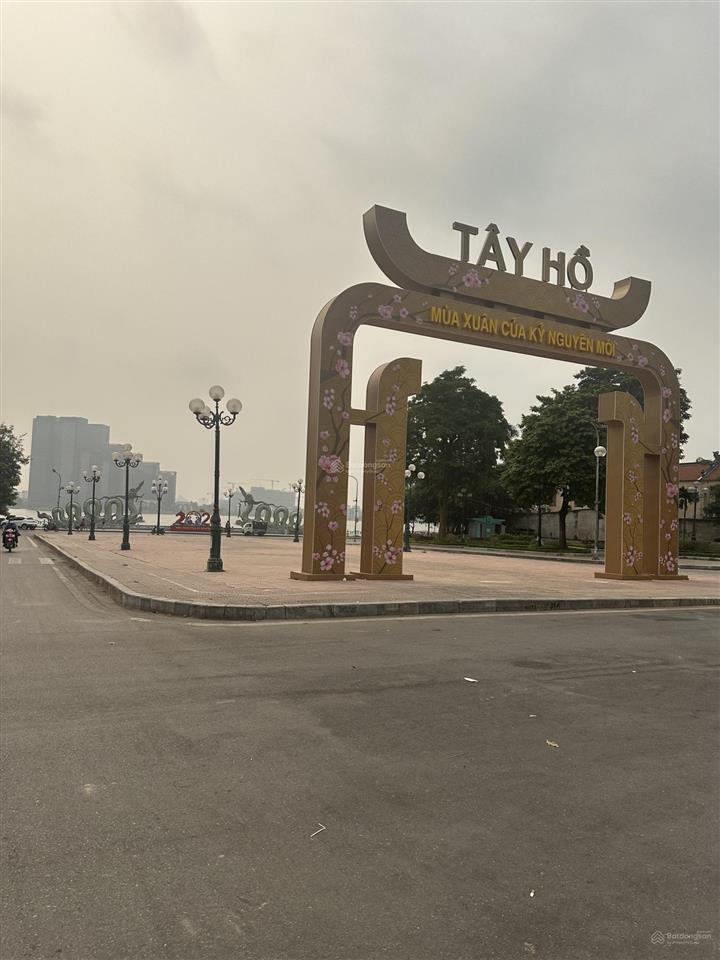 Bán nhà 5 tầng view hồ tây dt 63m2mt 4mnhà 2 thoáng ôtô đỗ cổnggần phố nhật chiêutây hồ.giá19đ