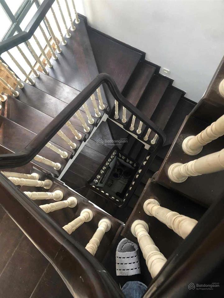 Bán nhà 5 tầng view hồ tây dt 63m2mt 4mnhà 2 thoáng ôtô đỗ cổnggần phố nhật chiêutây hồ.giá19đ