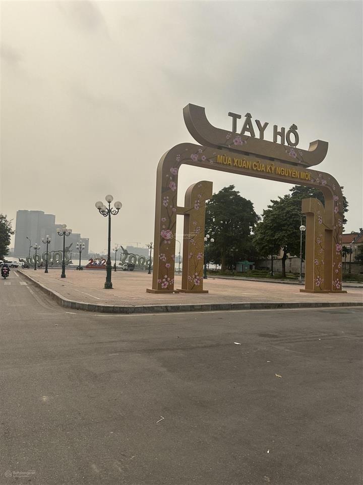 Bán nhà 5 tầng đẹp view hồ tây dt 100m2mt6.5mgaralôgóc 3 thoángphố nhật chiêutây hồ.giá42.5tỷ