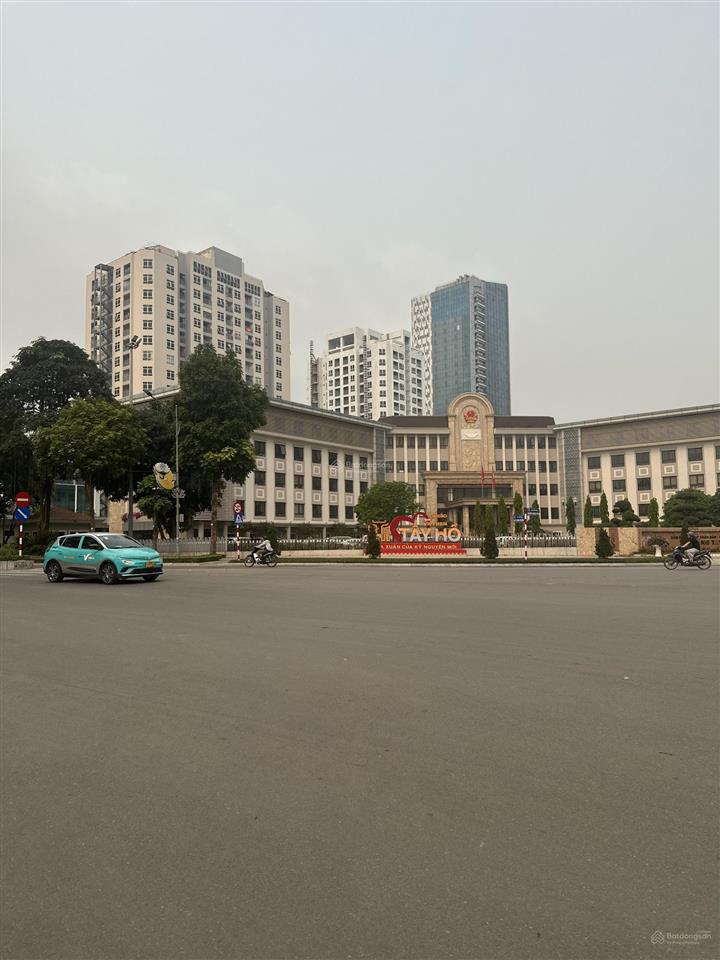 Bán nhà 5 tầng đẹp view hồ tây dt 100m2mt6.5mgaralôgóc 3 thoángphố nhật chiêutây hồ.giá42.5tỷ