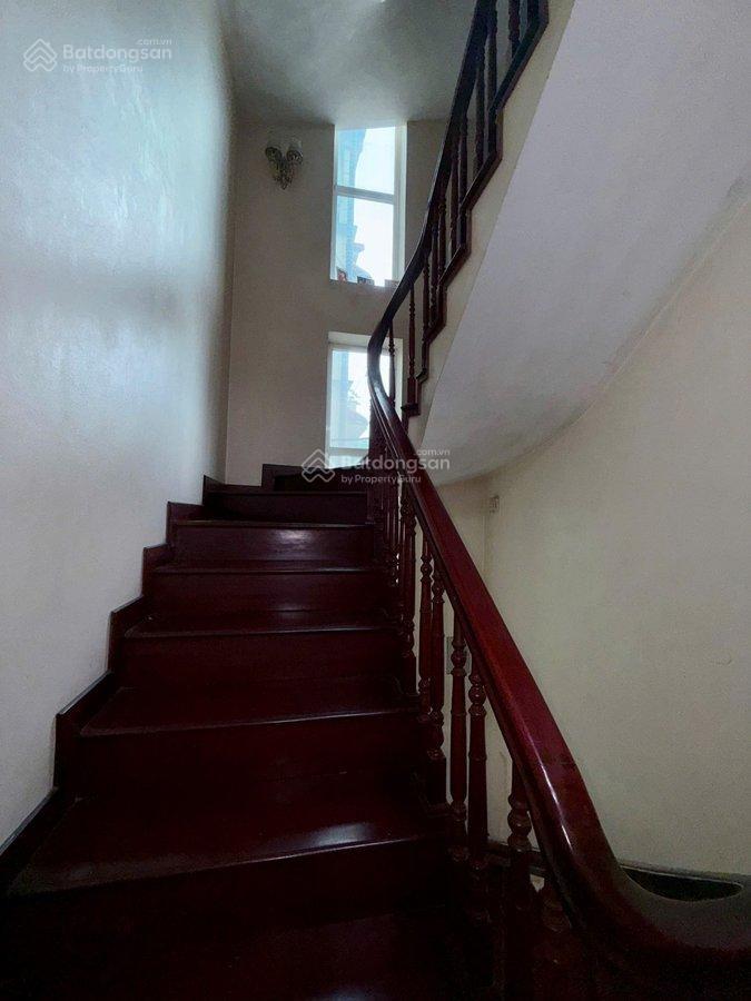 Bán nhà 5 tầng đẹp view hồ tây dt 100m2mt6.5mgaralôgóc 3 thoángphố nhật chiêutây hồ.giá42.5tỷ